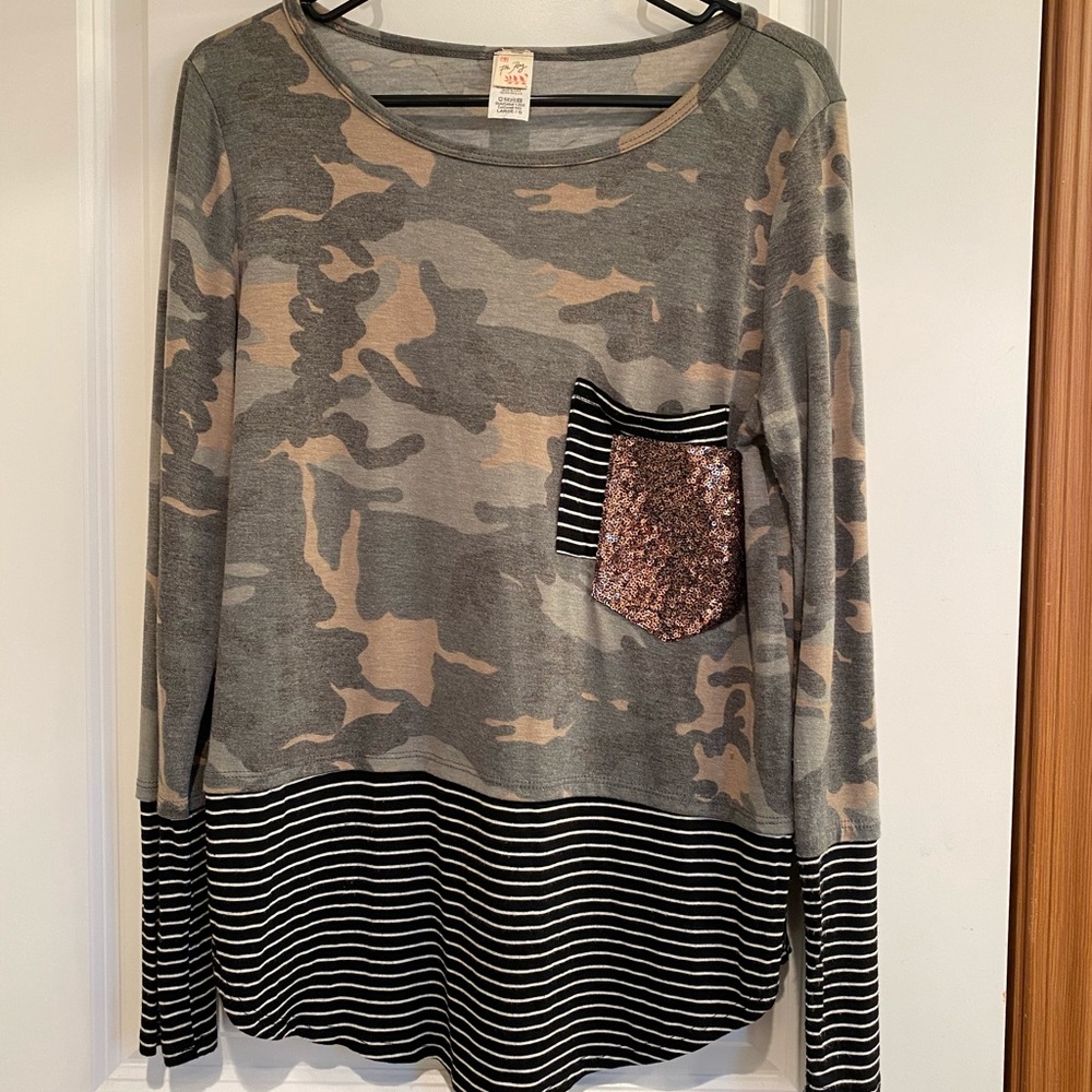 NEW - camo / black white striped long sleeve shirt